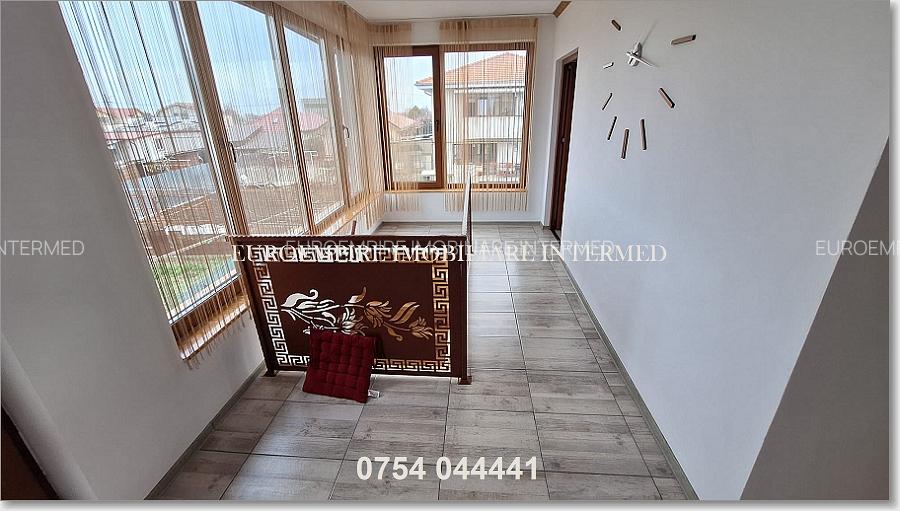 Vila+casa de vanzare zona Km 5 - 7