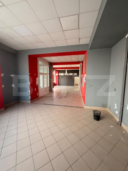 Spatiu de inchiriat, 146 mp, vitrina 20 ml, zona Burdujeni