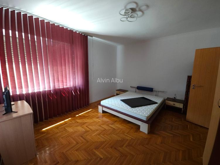 Proprietar închiriez la casa apartament cu trei camere pentru locuit/birouri  - 3