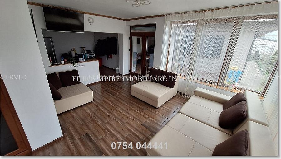 Vila+casa de vanzare zona Km 5 - 19