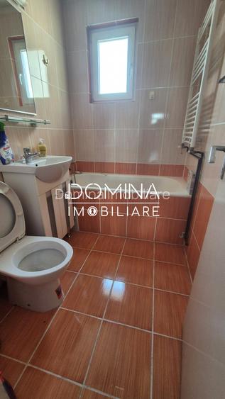 Vânzare apartament 3 camere, etaj 2 - decomandat - strada Zambilelor - 7