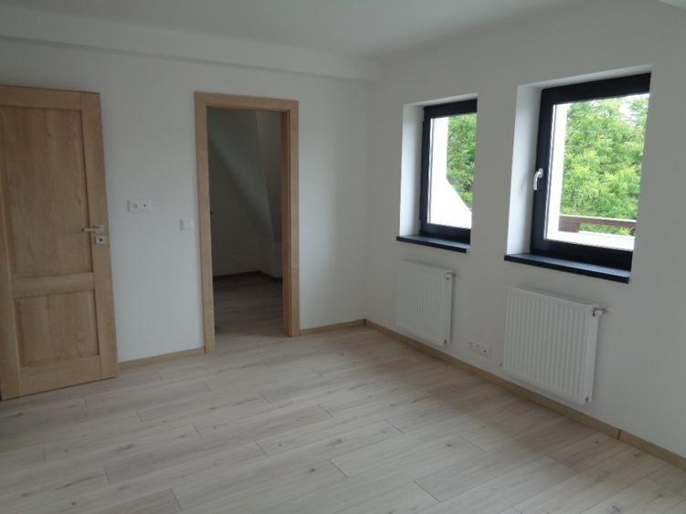 Apartament cu 4 camere in cladire de birouri