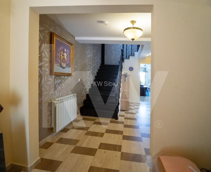 Vila exclusivista cu piscina si panorama de vis Cisnadioara - 12