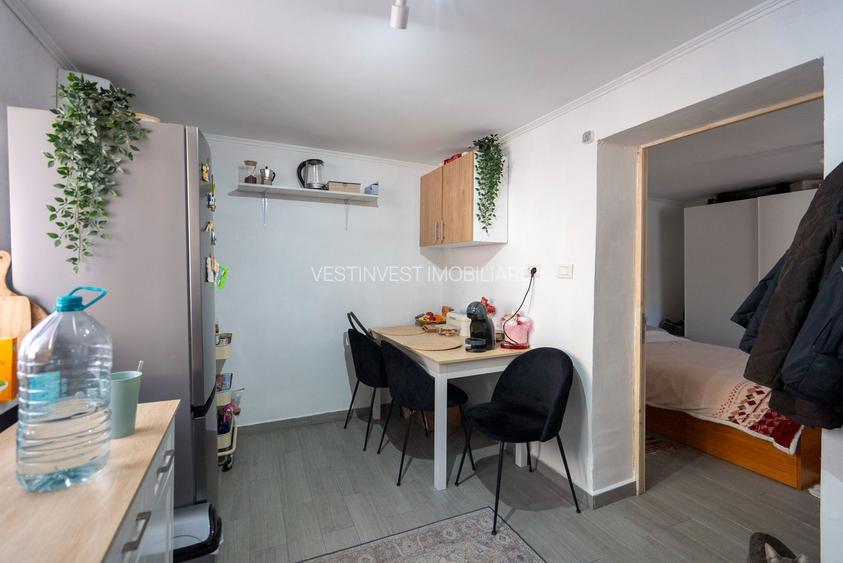 Casa cu 300 mp de teren , acces auto si dublu front in Nufarul - 2