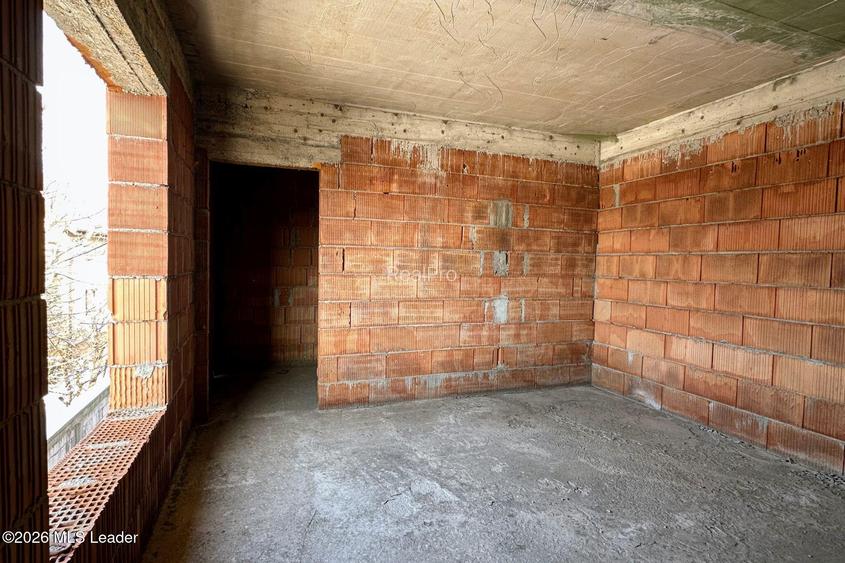 Domnesti - Vila la rosu 276 mp utili, teren 572 mp, garaj 2 locuri - 22