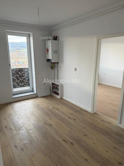 Apartament de vanzare, 3 camere, boxa inclusa, parcare - 2