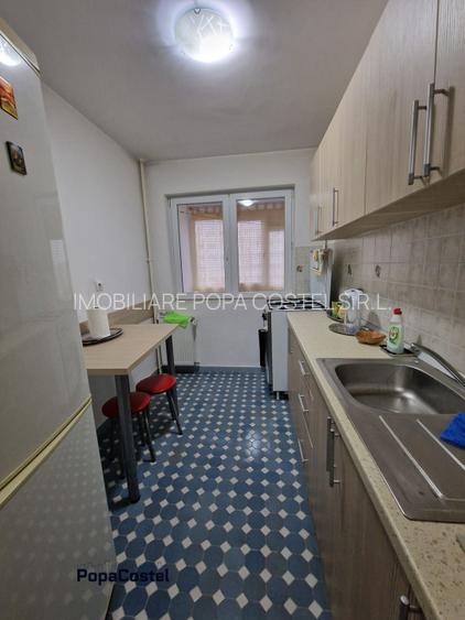 Piata Ramnicu Sarat - 3 camere decomandatE, 64 mp, balcon, etaj 5/10, metrou - 5