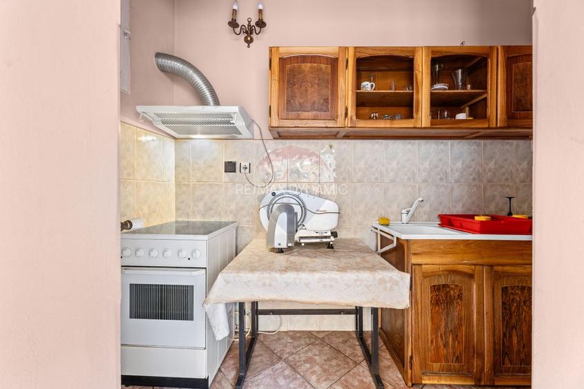 Casă cu 3 camere de vânzare în zona Intim- Str. Andrei Saguna - 11