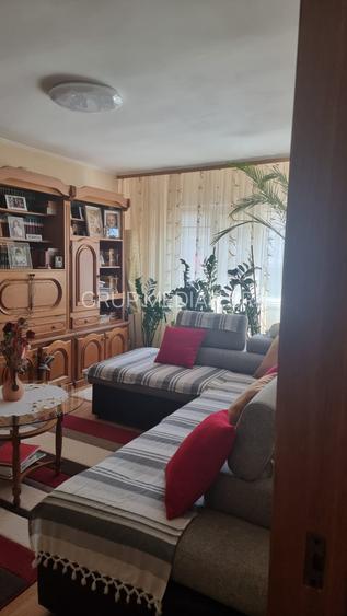 Apartament 3 camere de vanzare - Ostroveni, zona Pieței, decomandat, 71,29 mp - 3