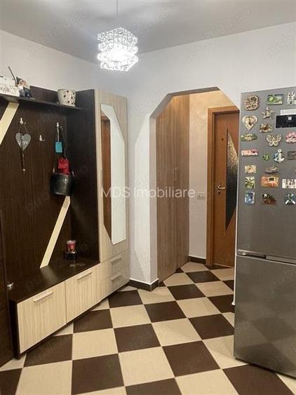 Decomandat la etajul 1 cu 2 balcoane in bloc anvelopat - 7