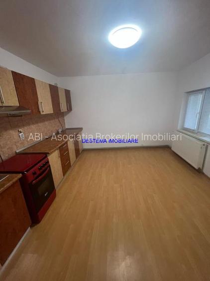 Valu lui Traian, casa la sosea, renovata - 3