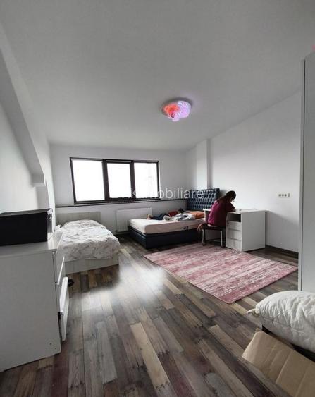 Apartament Veterani 5 camere, 2 locuri parcare, gaze, mobilat-utilat. - 4