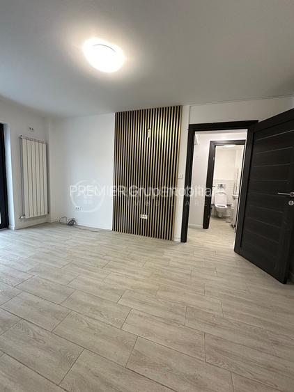 Spațiu comercial  cu 3 căi acces și loc de parcare 36mp, Podu Roș, CT - 8