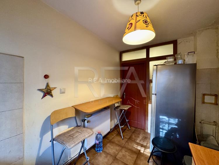 2 camere Titulescu cu vedere pe spate in bloc 1981 - 8