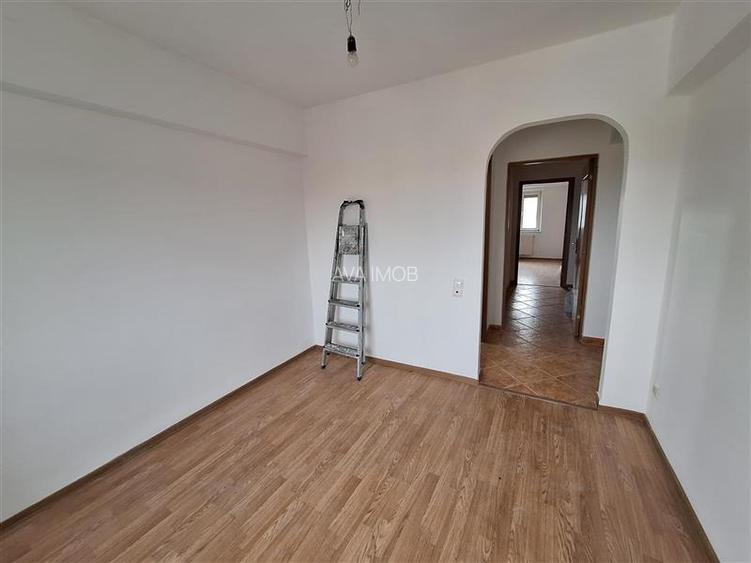 Apartament 4 camere decomandat Milcov-Bacau - 16