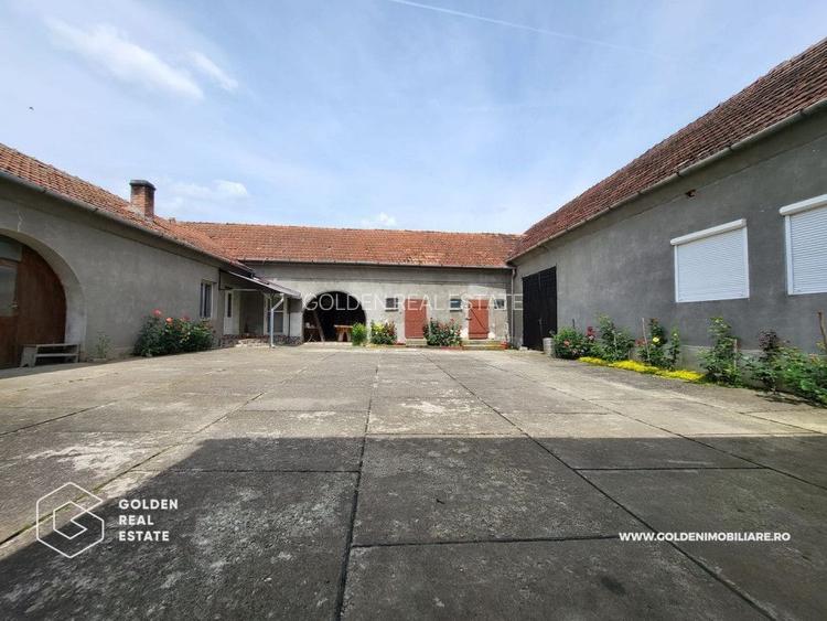 Casa mare, 3 corpuri de cladire, sat Lalasint - 2