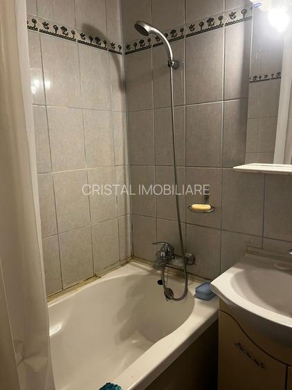 Apartament 2 camere decomandat, etaj 4, renovat, metrou 1 Decembrie 1918 - 8