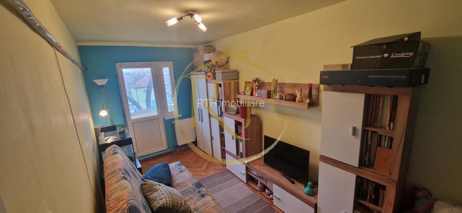 Vand apartament cu 4 camere in zona spitalul judetean,comision ,,0'' - 7
