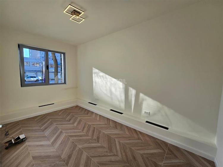 Spatiu Comercial - Podu Ros - la bulevard - 3