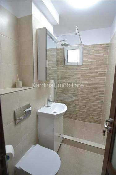 Inchiriere apartament 3 camere decomandat etajul 1 ,Florilor - 8
