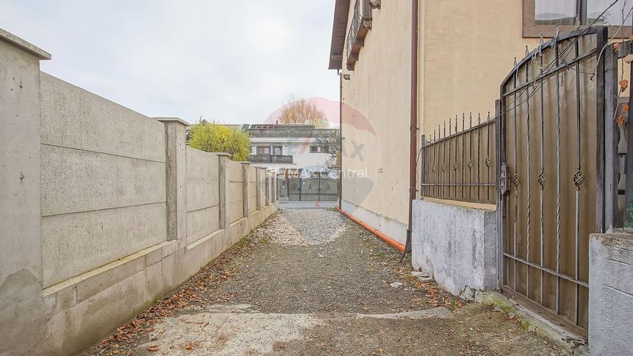 Casă / Vilă cu 12 camere de vânzare în zona Astra - 29