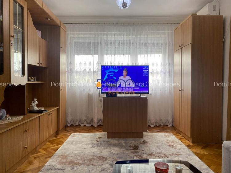 De vanzare apartament renovat si utilat - 2