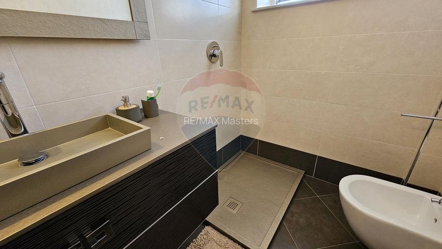 Casă / Vilă de lux cu 8 camere de vânzare in Obcini, Suceava - 44