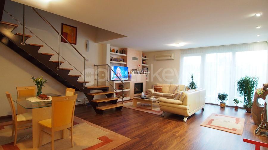 Vila cocheta cu 6 camere, piscina comuna si loc de joaca - 3