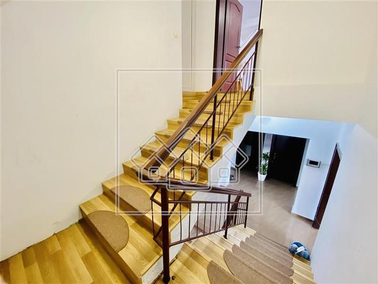 Casa renovata - 5 camere, garaj, poarta automatizata - Cisnadie