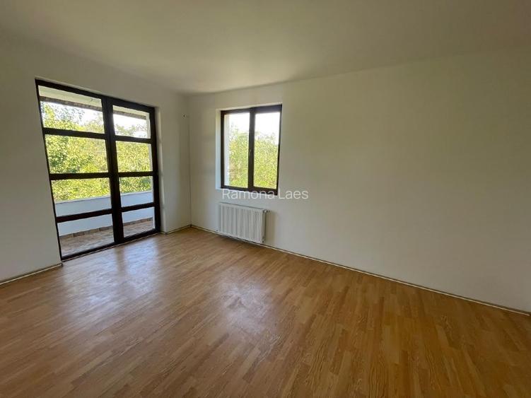 Casa solida, moderna si luminoasa; liniste totala in natura! - 12