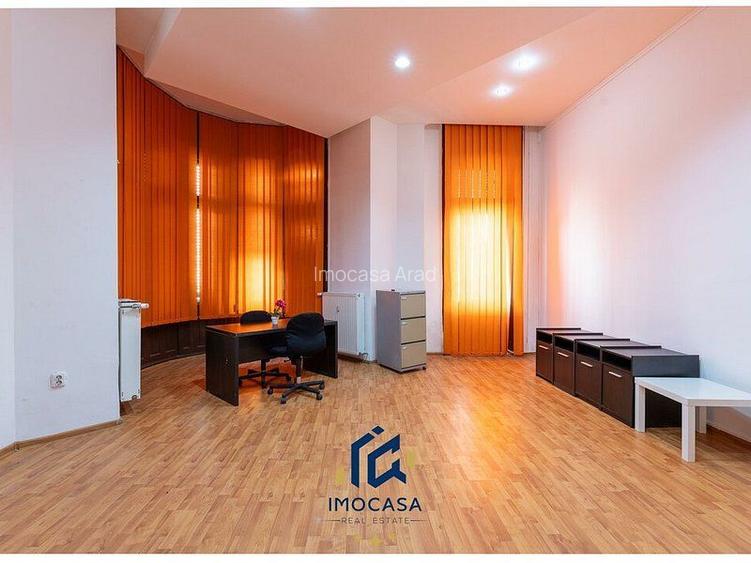 De inchiriat etaj-ul 1 din Palatul Bohus Arad cu o suprafata generoasa - 2