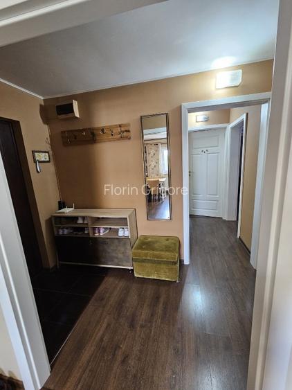 Proprietar vând apartament 3 camere , decomandat,renovat, zona Lipovei - 8