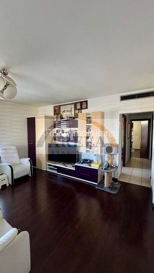 De vanzare - 3 camere decomandat etaj 4 - Splaiul Unirii - 2