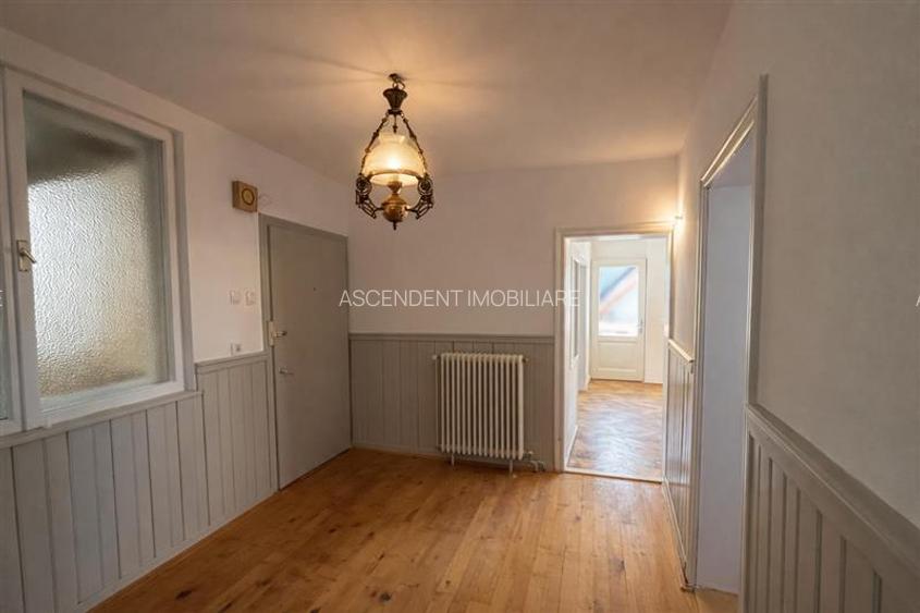 Nivel in  vila, 4 camere, cu garaj, curte proprie, Central, Brasov - 16