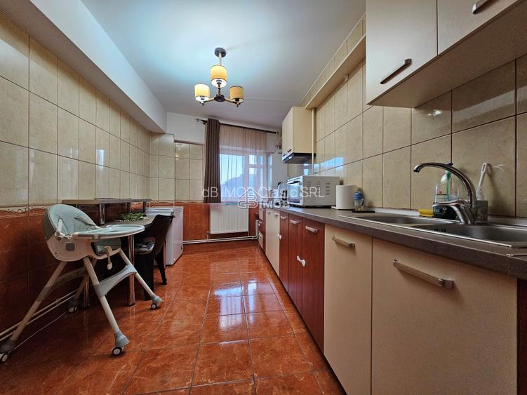 Pozitionat exceptional, langa licee si la 1 minut distanta fata de centrul orasu - 3