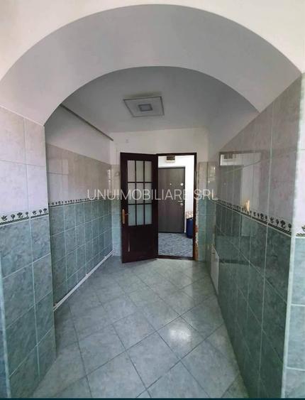 Garsoniera- Zona Sud -  etaj 4/4 -37mp - 5