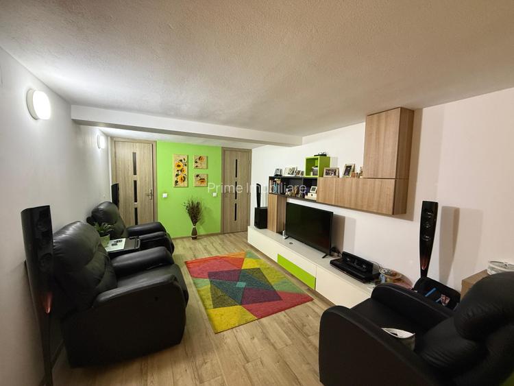Apartament de vanzare cu 3 camere, scară interioară și curte privată - MICESTI - 2