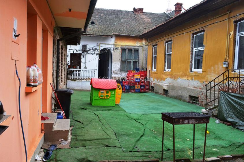 Cladire istorica intre P-ta Balcescu si P-ta Maria - 5