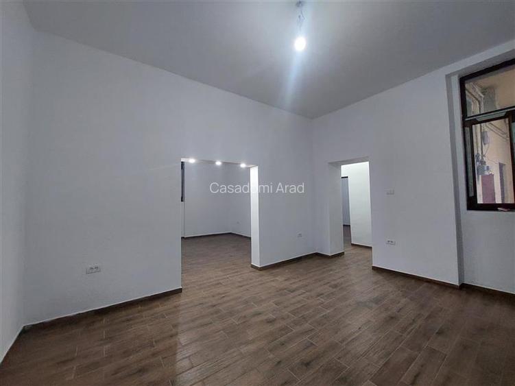 Apartament cu curte privata, zona Bou Rosu, pentru locuit sau afacere - 2
