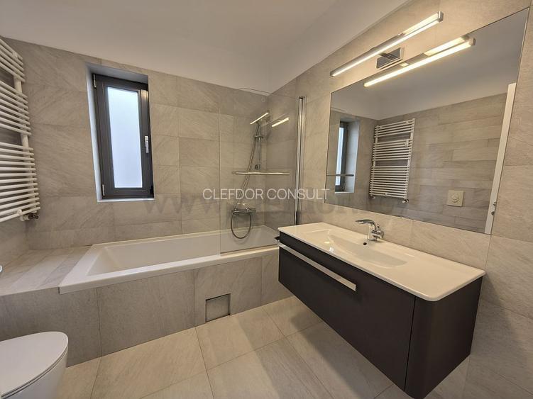 Vilă cu Piscina in Tunari - 14