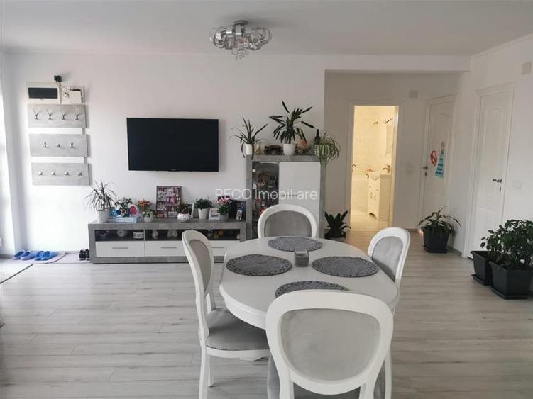 Proprietate cu 2 case in Osorhei intr-o zona cu case noi. - 8