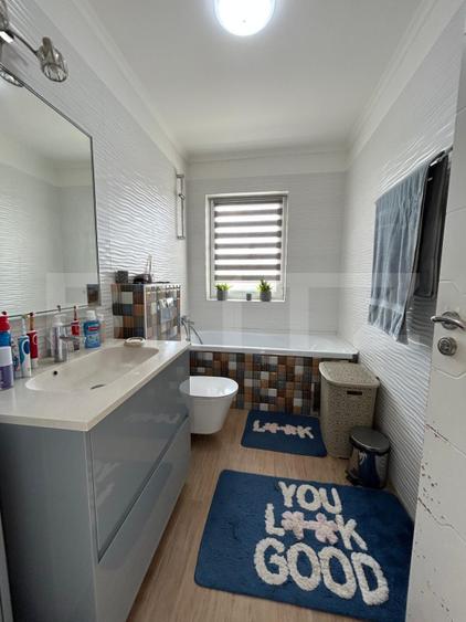 Apartament de vanzare, cu 4 camere, 100 mp, zona Oasului