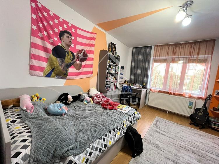 Casa individuala,3 camere, 2 bai, acces auto, garaj,teren 3182 mp