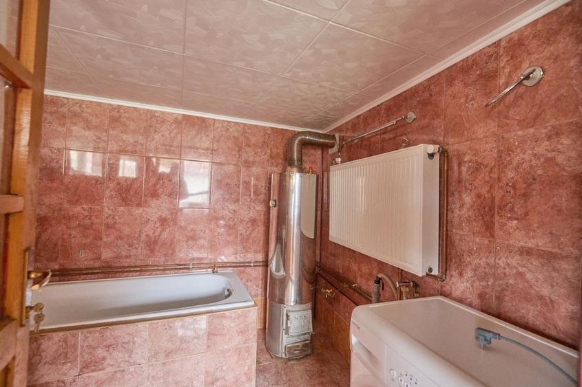 Casa in Leresti, la strada principala, cu rau in spate | teren 831 mp- Campulung