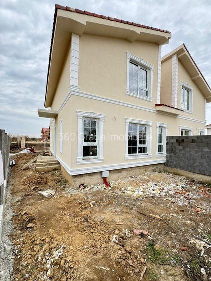 Duplex despartit prin camera tehnica - 4 camere Toate Utilitatile - 3