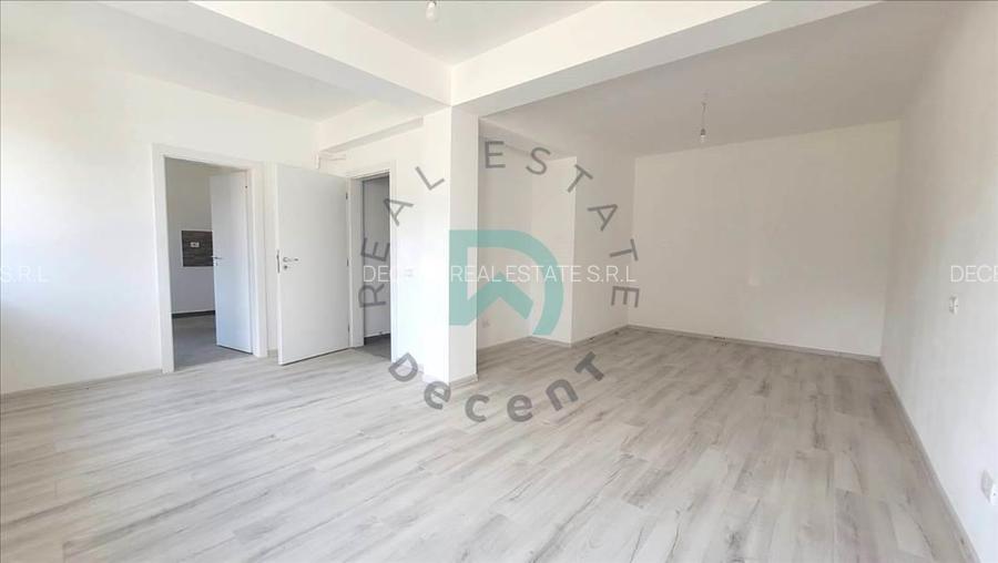 Studio,  47 mp, Tractorul - 4