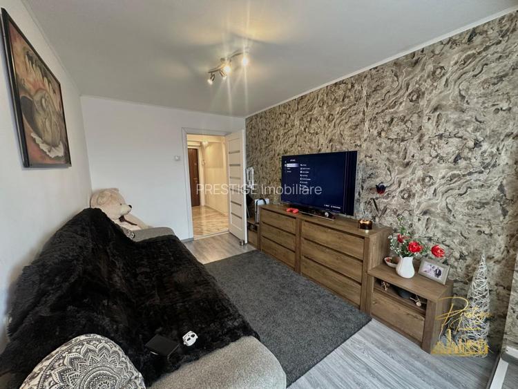 Apartament cu 3 camere spatios in bloc tip B , zona Rogerius - Oradea  - 14