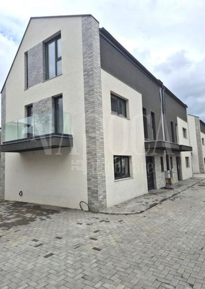 Casa 4 camere de vanzare in Terra, Floresti