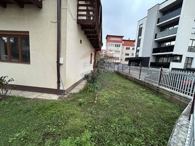 Casă / Vilă cu 5 camere de vânzare în zona Orasul Vechi - 2