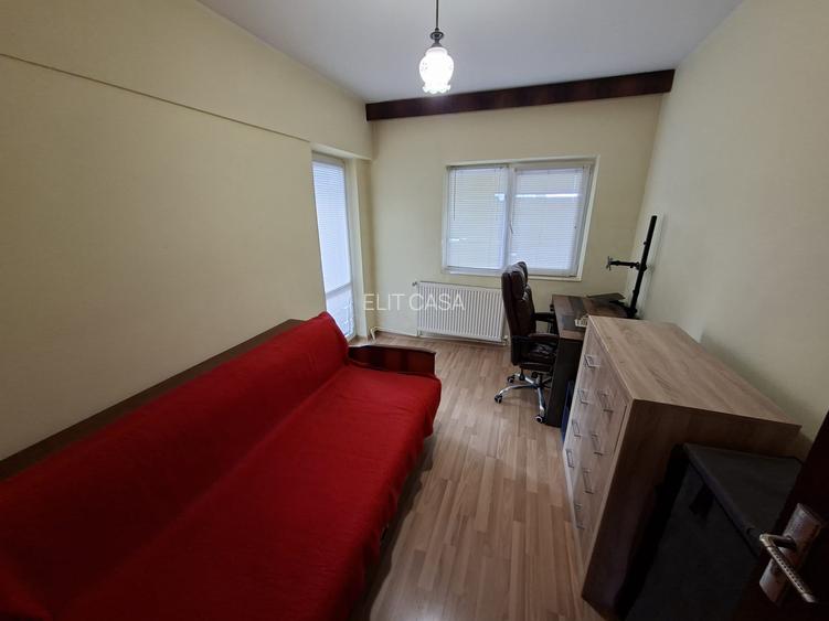 Apartament cu 4 camere, decomandat, etaj 2/4, zona Dacia - 3